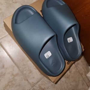 Adidas Yeezy Slides "Marine"